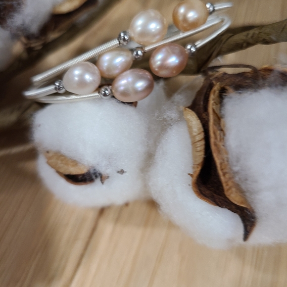 🩶🩷NEW🩶🩷 STUNNING!! Wire Wrapped Cotton Candy Freshwater Pearls in SILVER - Picture 9 of 11